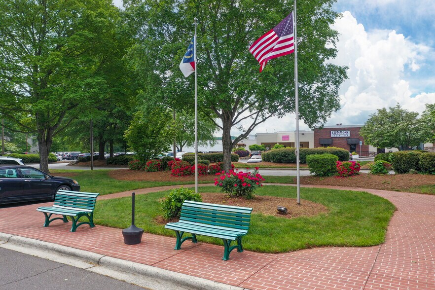 More Photos Of 6205 Ramada Dr, Clemmons Hotel For Sale