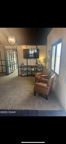 More Photos Of 108 Dairy st, Monett Office For Sale