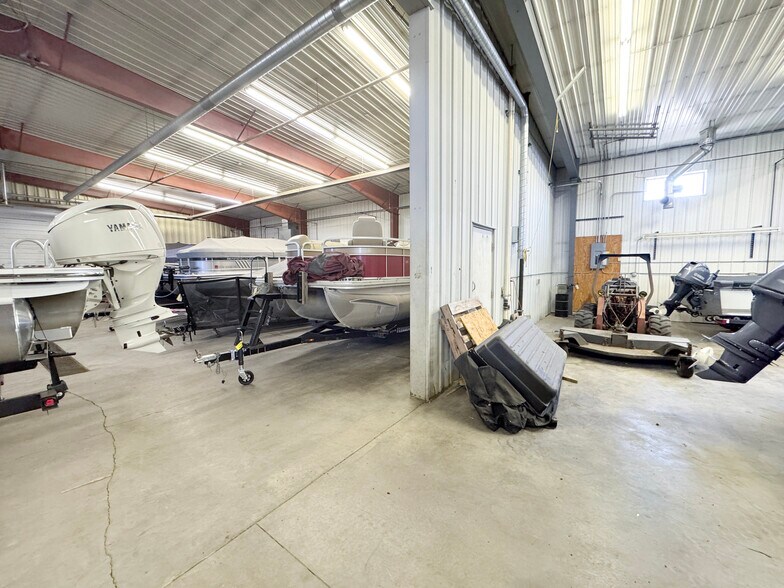 More Photos Of 712 Frontier Dr, Fergus Falls Service For Lease