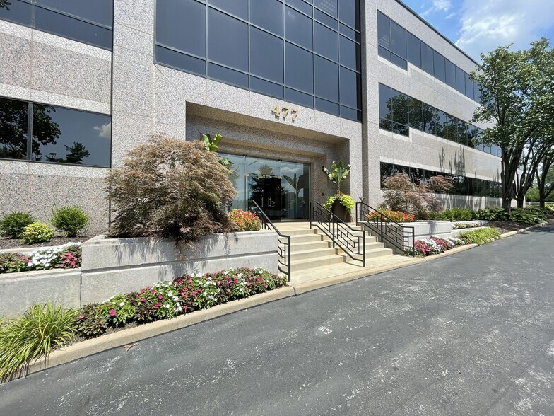 More Photos Of 477 N Lindbergh Blvd, Creve Coeur Office For Lease