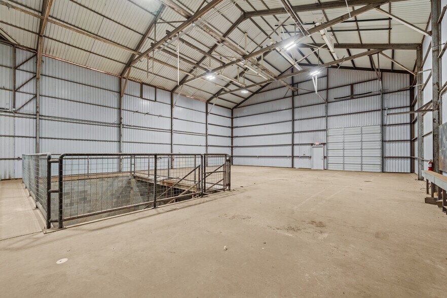 More Photos Of 1809 114 Hwy, Levelland Industrial For Lease