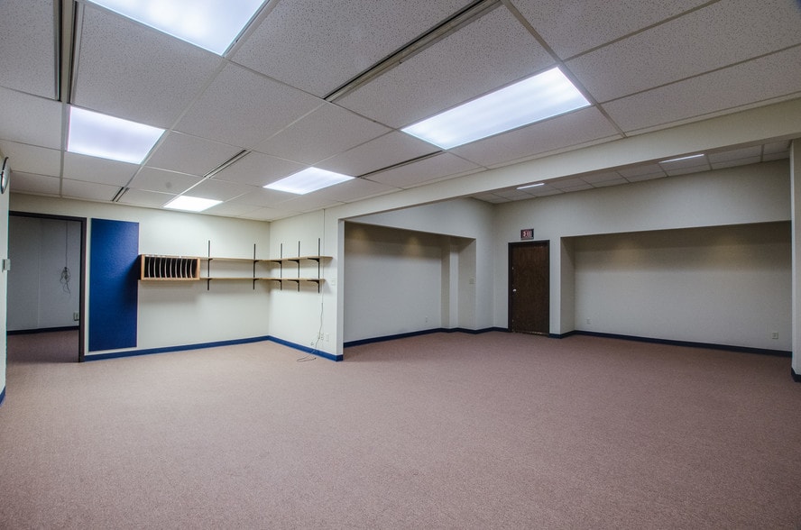More Photos Of 35 N Park St, Mansfield Office For Sale