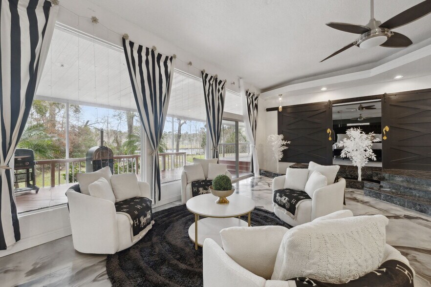 More Photos Of 8463 Beach Blvd, Jacksonville Freestanding For Lease