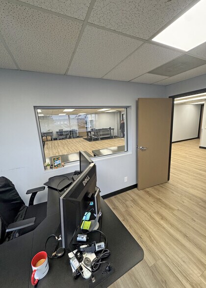 More Photos Of 27600 Northwestern Hwy, Southfield Office For Lease