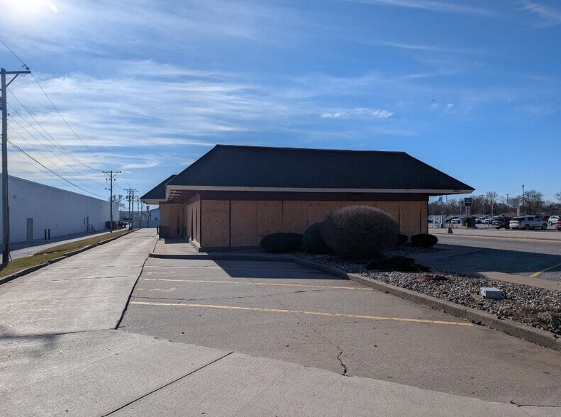 More Photos Of 1800 36th Ave, Moline Fast Food For Sale