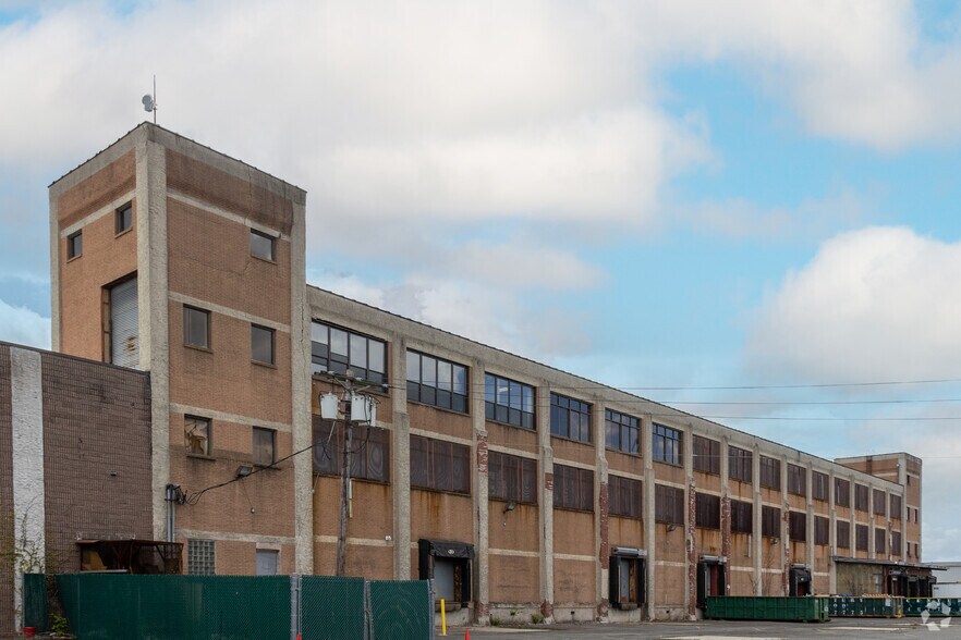 More Photos Of 7 Slater Dr, Elizabeth Warehouse For Lease