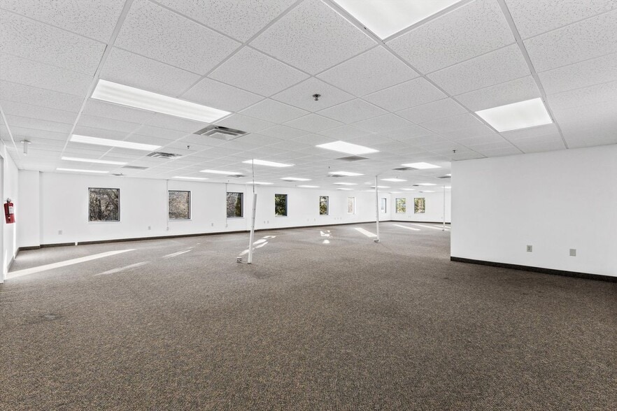 More Photos Of 1701 Louisville Dr, Knoxville Light Distribution For Lease