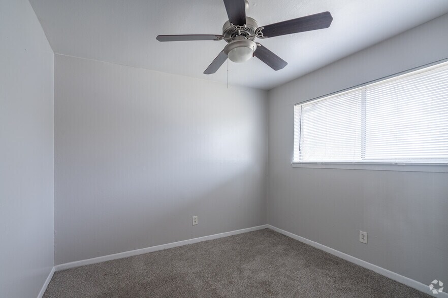 More Photos Of 2550 S Bypass 35, Alvin Apartments For Sale