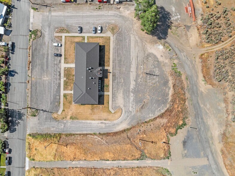 More Photos Of 1050 S Bridge St, Baker City Office For Sale