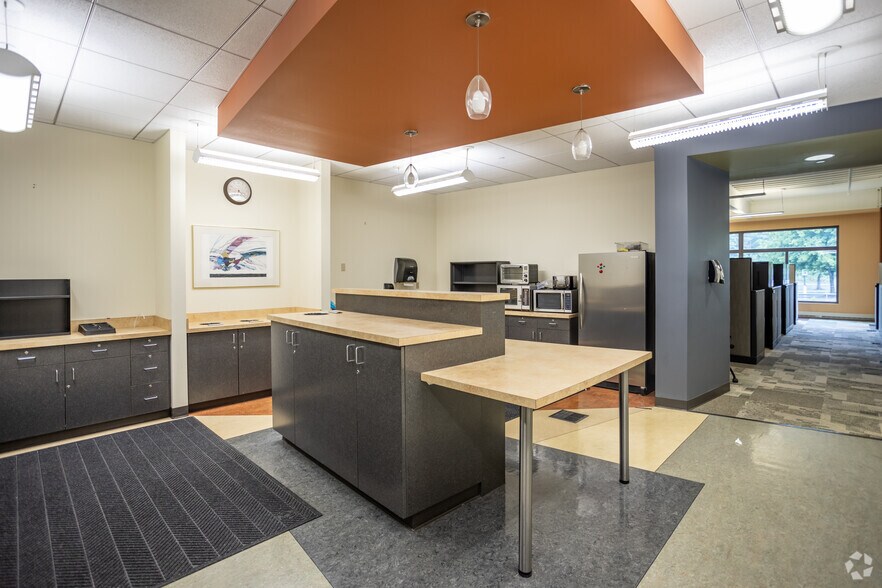 More Photos Of 100 Global View Dr, Warrendale Office For Sale