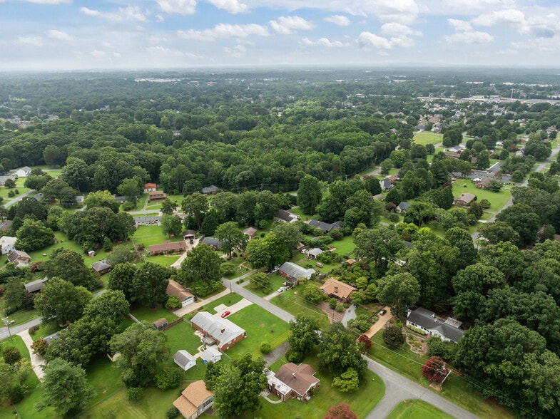 More Photos Of 624 S Williamson Ave, Elon Apartments For Sale