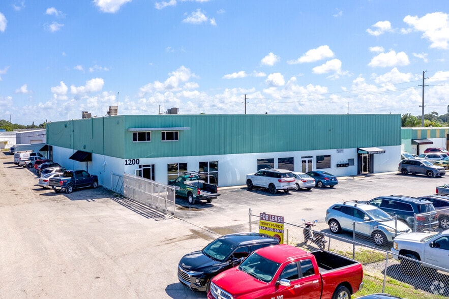 More Photos Of 1200 Ogden Rd, Venice Warehouse For Sale