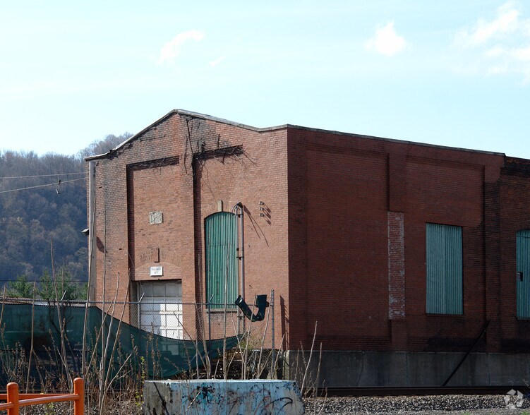 More Photos Of 999 Sherosky Way, Springdale Warehouse For Lease