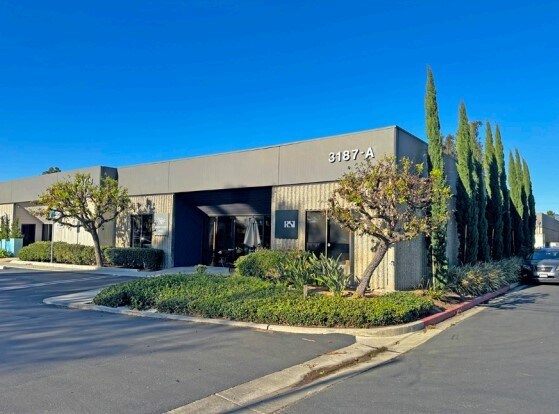 More Photos Of 3187 Airway Ave, Costa Mesa Light Distribution For Lease