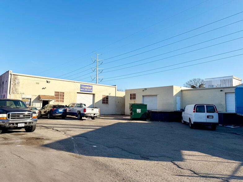 Primary Photo Of 3353 Lyons Ave, Norfolk Warehouse For Lease