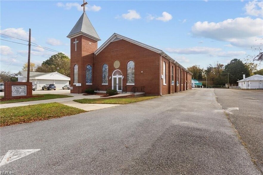 More Photos Of 1613 E Washington St, Suffolk Religious Facility For Sale