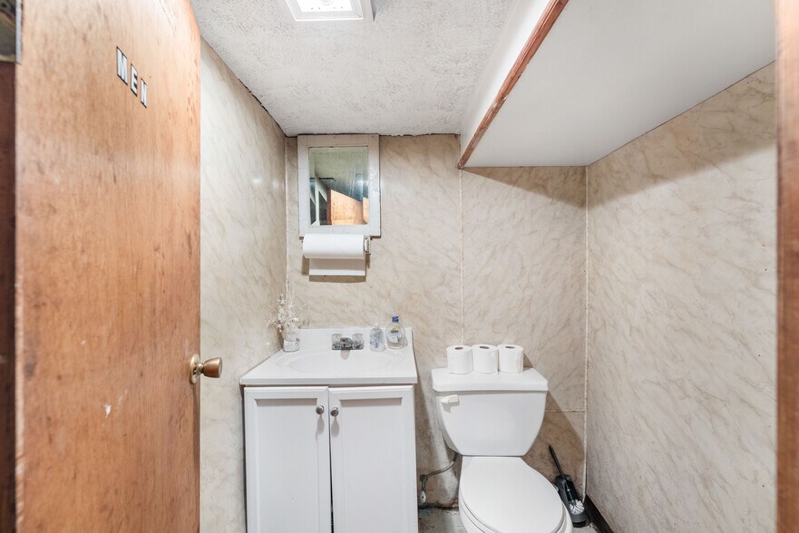 More Photos Of 900 E Baltimore Ave, Linden Specialty For Sale
