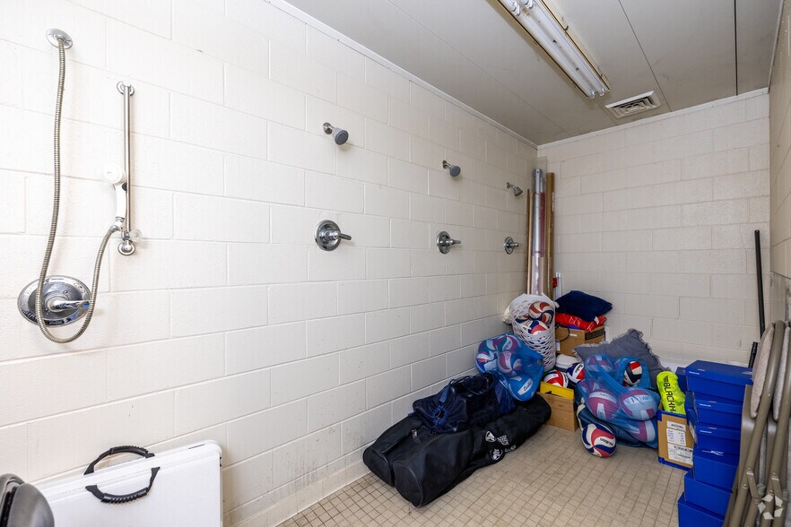 More Photos Of 4050 Georgetown Rd, Lexington Sports And Entertainment For Sale