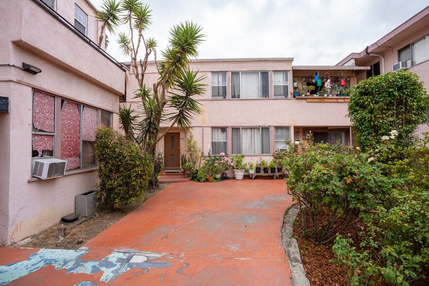 More Photos Of 1125 S Westmoreland Ave, Los Angeles Apartments For Sale