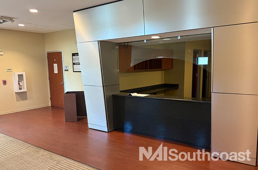 More Photos Of 955 10th Ave N, Naples Medical For Lease