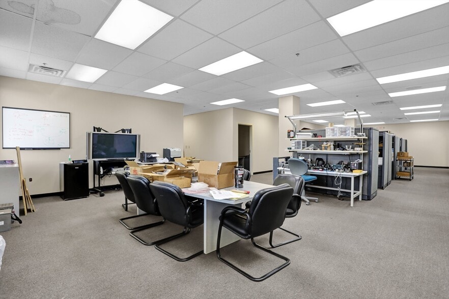 More Photos Of 7375 Adrianne Pl, Bartlett Light Distribution For Lease