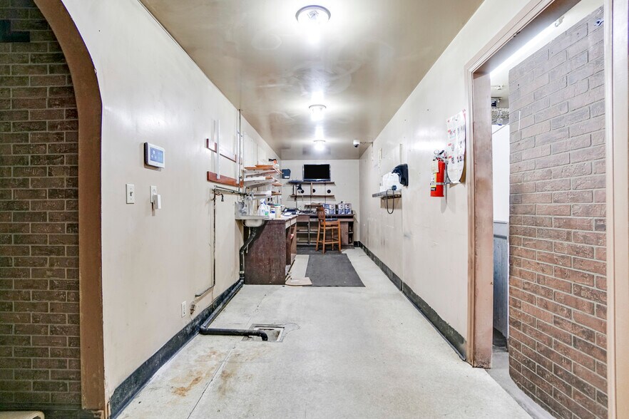 More Photos Of 1825 E Vista Way, Vista Restaurant For Sale