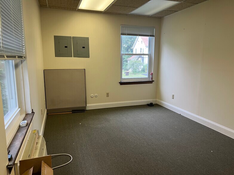More Photos Of 618 S Broad St, Lansdale Office For Lease