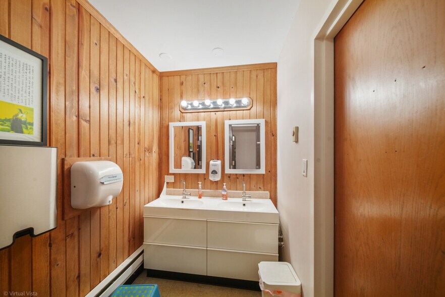 More Photos Of 800 Beau Drive, Des Plaines Religious Facility For Sale