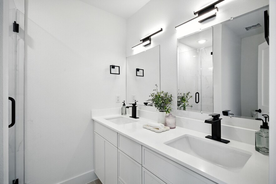 More Photos Of 312 N Lancaster Ave, Dallas Apartments For Sale