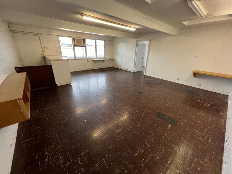 More Photos Of 94-168 Leoleo St, Waipahu Service For Sale