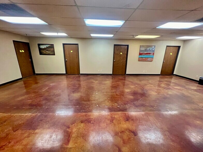 More Photos Of 201 N Ann Arbor Ave, Oklahoma City Showroom For Lease