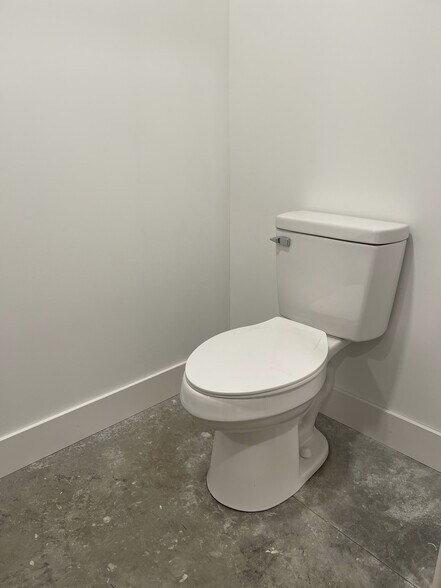 More Photos Of 21319 N Preston Hwy, Bruceton Mills Flex For Sale