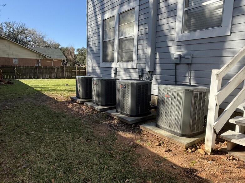 More Photos Of 409 E Austin St, Bellville Apartments For Sale