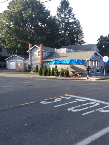 More Photos Of 222 Hillspoint Rd, Westport Restaurant For Lease