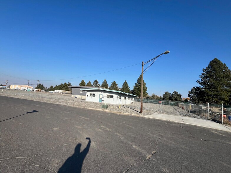 More Photos Of 423 S Idaho Ave, Pasco Warehouse For Lease