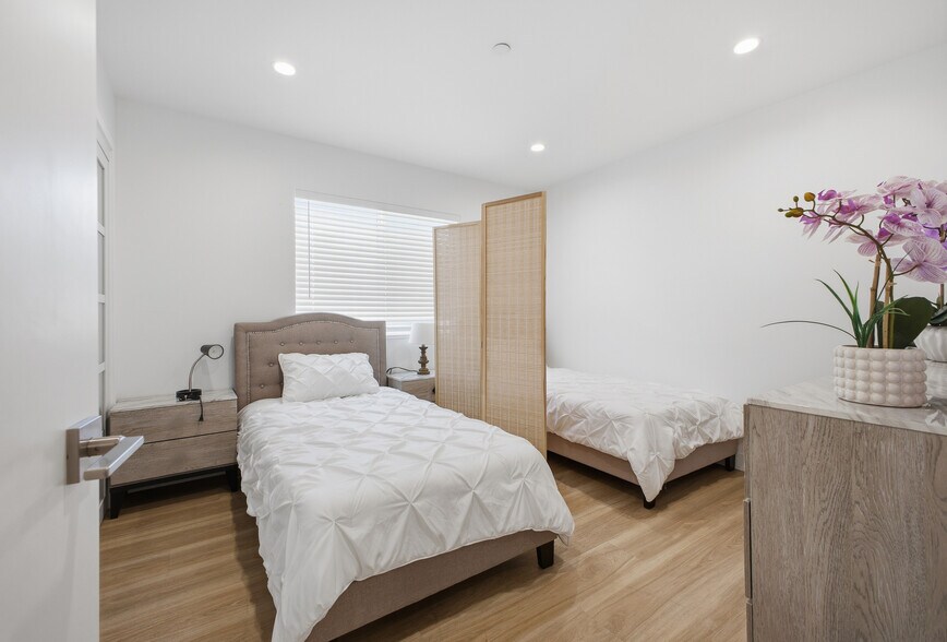 More Photos Of 18853 Saticoy St, Reseda Apartments For Sale