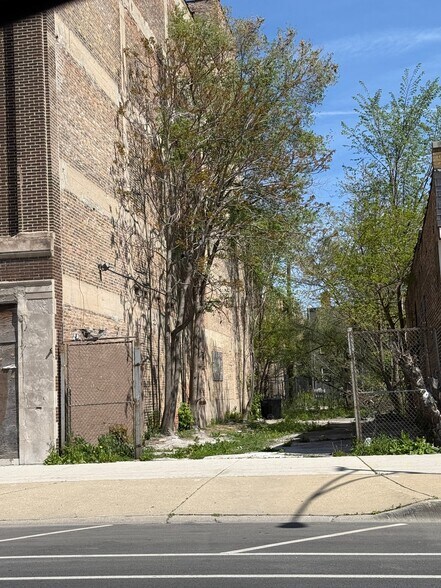 More Photos Of 5114 W Madison St, Chicago Industrial For Sale
