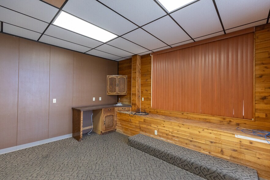 More Photos Of 1249 E Ridgecrest Blvd, Ridgecrest Office For Sale