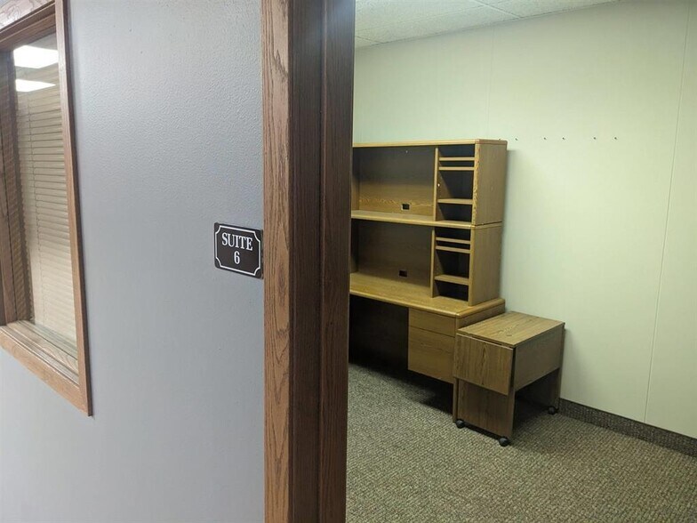 More Photos Of 12 Main St S, Minot Loft Creative Space For Lease