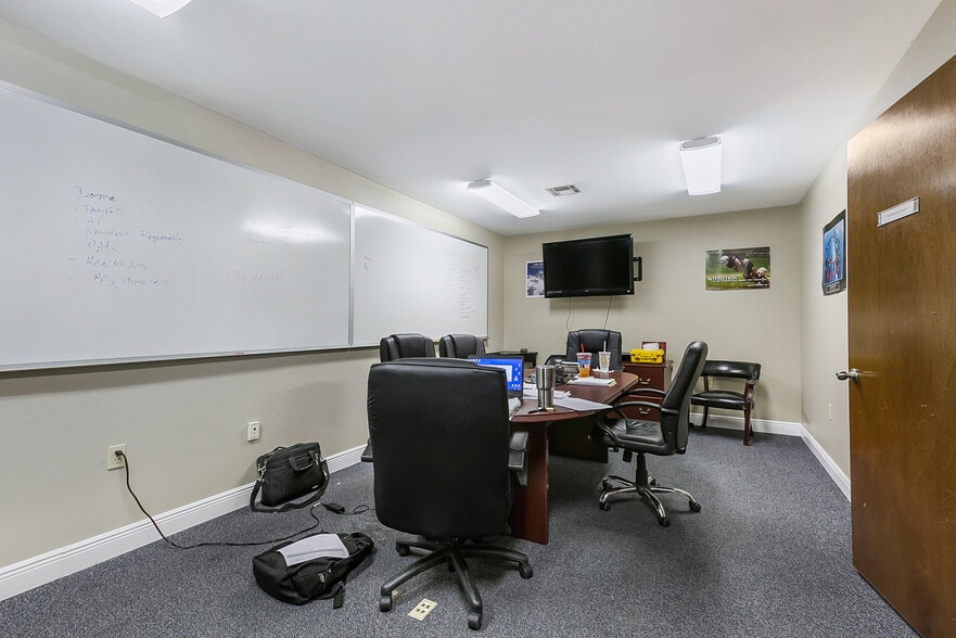 More Photos Of 2809 E Judge Perez Dr, Meraux Office For Sale