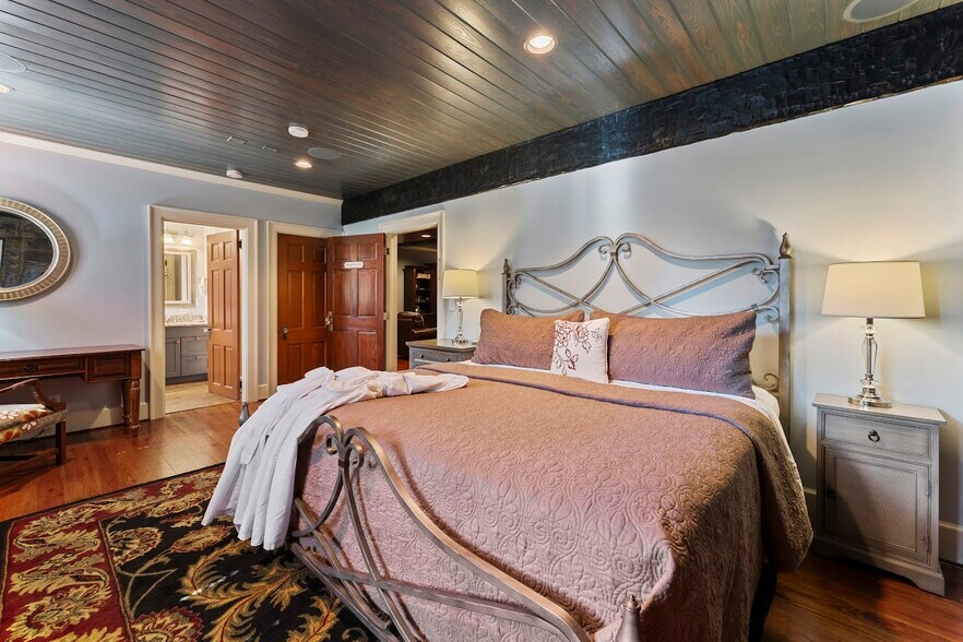 More Photos Of 60 Woodside Dr, Brevard Hospitality For Sale