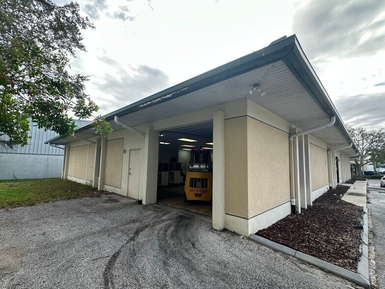 More Photos Of 325 Scarlett Blvd, Oldsmar Warehouse For Sale