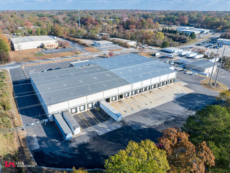 More Photos Of 309 Cash Memorial Blvd, Forest Park Distribution For Lease