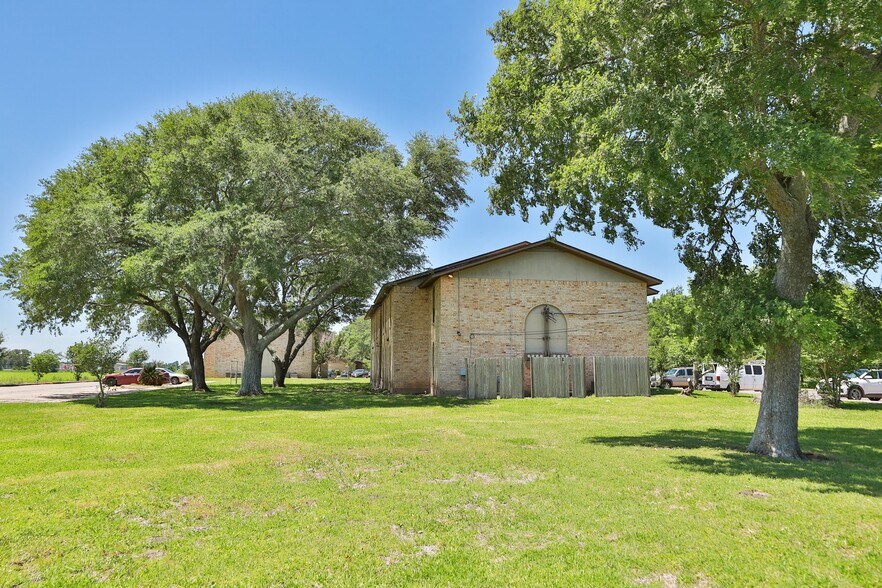 More Photos Of 2910 Old Lane City Rd, Wharton Apartments For Sale