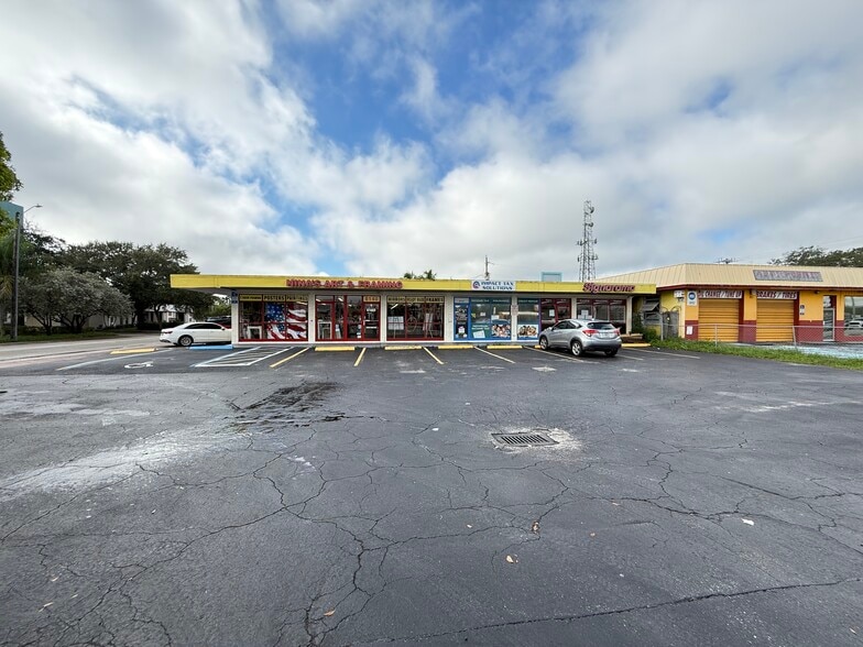 More Photos Of 6140 Hollywood Blvd, Pembroke Pines Storefront For Sale