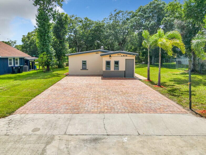 More Photos Of 1906 Murdock Blvd, Orlando Office For Lease