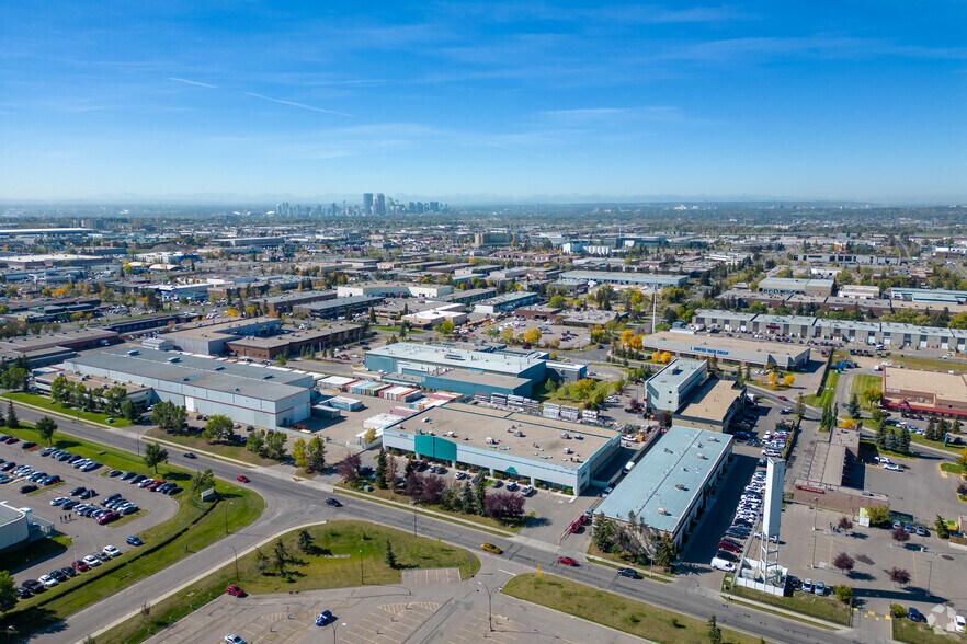 More Photos Of 3805 34th St NE, Calgary Warehouse For Lease