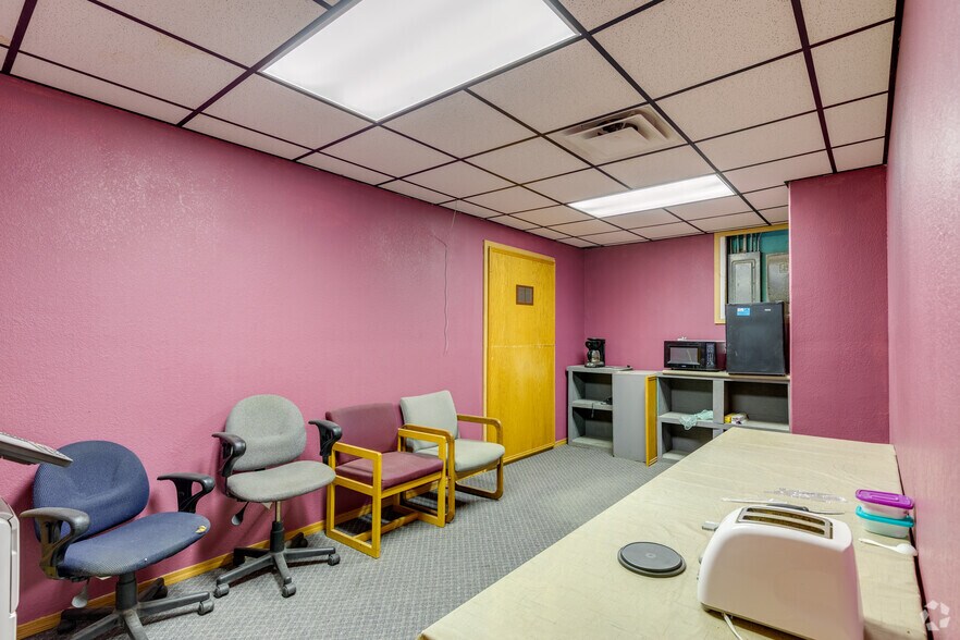 More Photos Of 113 W Harvey Ave, Wellington Office For Sale