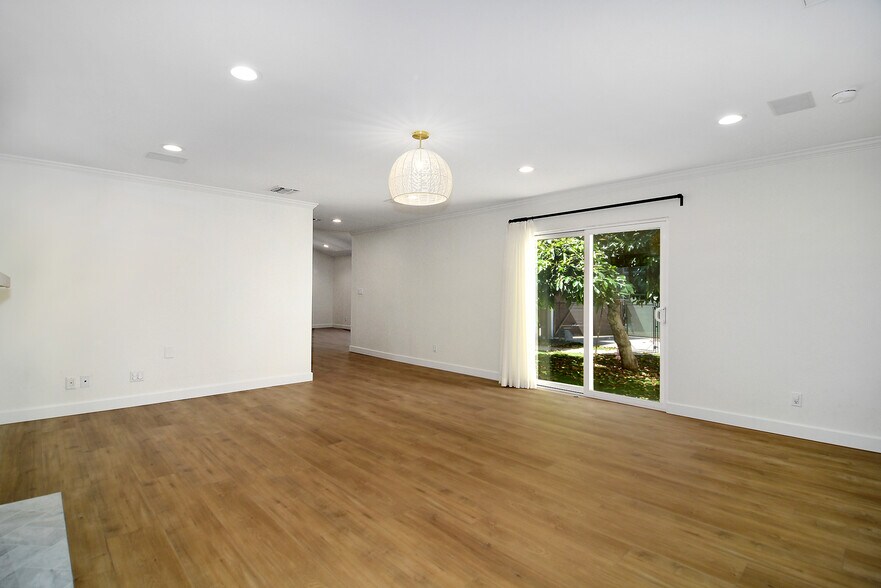 More Photos Of 22839 Dolorosa St, Woodland Hills Multifamily For Lease