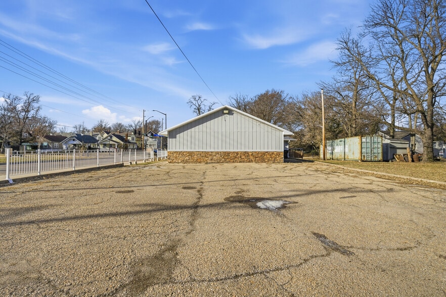 More Photos Of 1196 SW Washburn Ave, Topeka Specialty For Sale